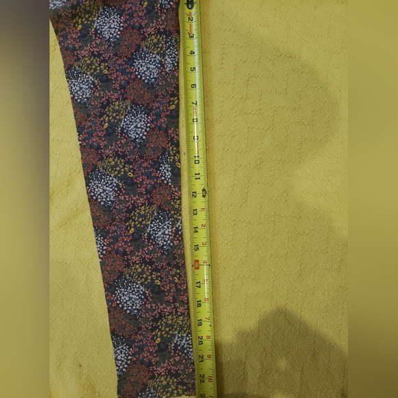 3 ITEM SET LITTLE LADY 96 PERCENT MULTI-COLOR LEGGING WITH 5 COLORFUL HEADWRAPS - Picture 3 of 10